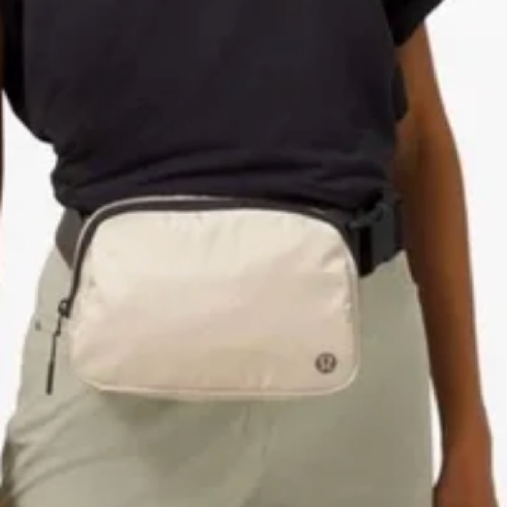 OG Lululemon Everywhere Belt Bag *1L in White Opal/Black - Picture 2 of 9